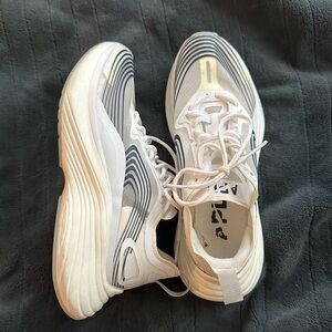 APL Women’s Streamline Sneaker Size 6. White / Clear / Midnight
